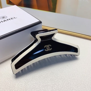 CHANEL Valora Monochrome Luxe Hair Claw Clip