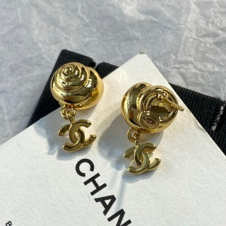 CHANEL Marina Seashell Gold Stud Earrings