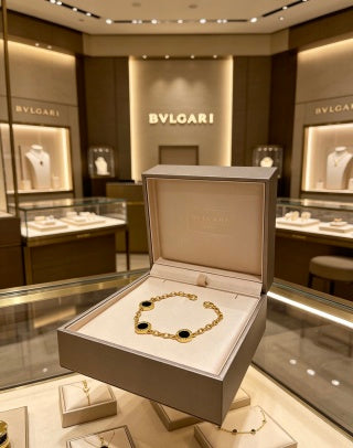Bvlgari Gold Black Onyx Accent Link Bracelet – Elegant Luxury Jewelry